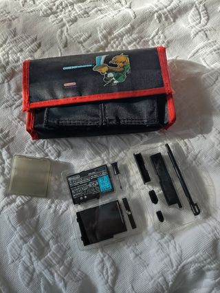 Nintendo DS lite + funda + 4 juegos + accesorios