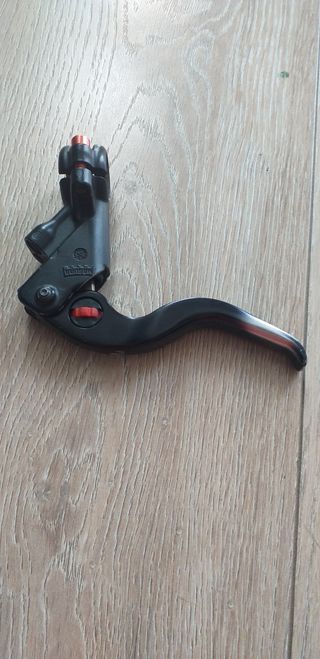 Bomba y maneta Hs33 Magura