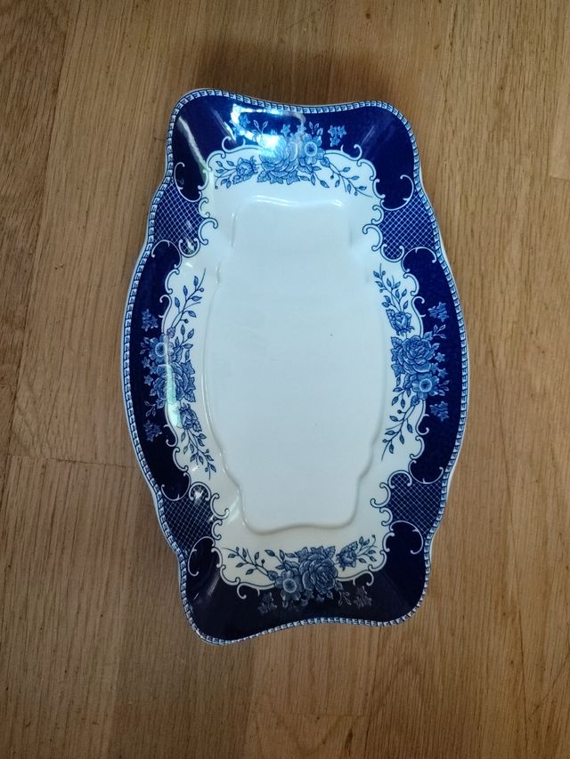 Bandeja pequeña de loza Cartuja de Sevilla