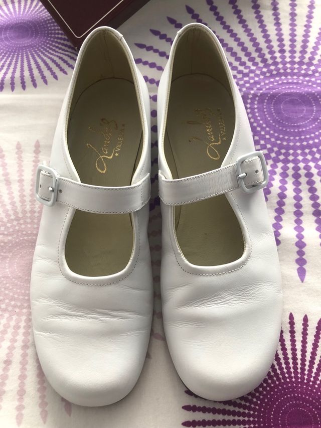 Manoletinas blancas de comunión.