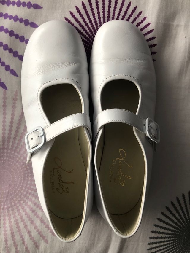 Manoletinas blancas de comunión.