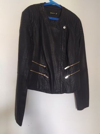 cazadora polipiel Straudivarius, nueva, talla M, 2