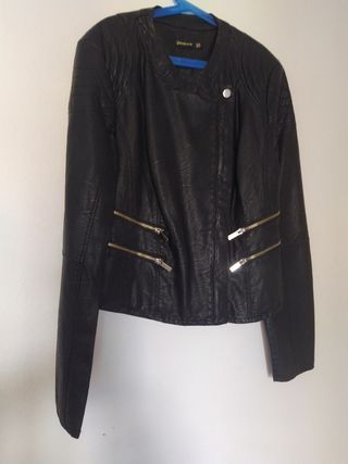 cazadora polipiel Straudivarius, nueva, talla M, 2