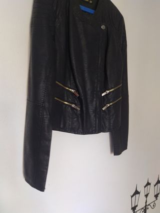 cazadora polipiel Straudivarius, nueva, talla M, 2