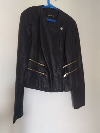 cazadora polipiel Straudivarius, nueva, talla M, 2