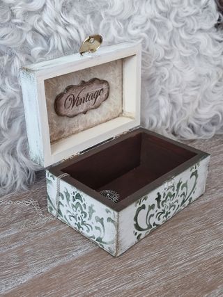Caja de madera decorada