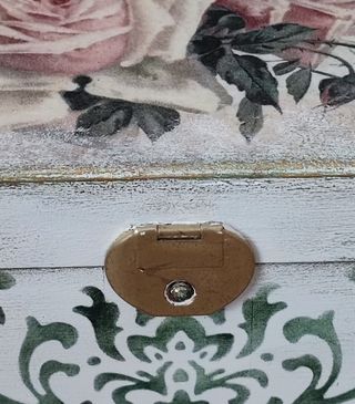 Caja de madera decorada