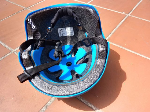 Casco azul infantil, bici, patines, monopatín... 