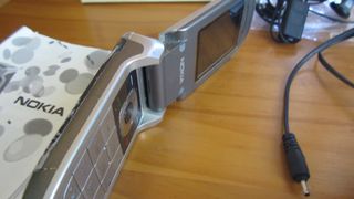 NOKIA 2760 CON TODOS SUS ACESORIOS