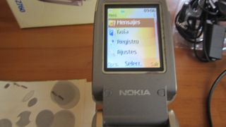 NOKIA 2760 CON TODOS SUS ACESORIOS