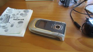 NOKIA 2760 CON TODOS SUS ACESORIOS