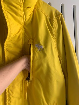 Abrigo amarillo hombre Abercrombie & Fitch