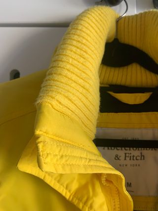 Abrigo amarillo hombre Abercrombie & Fitch