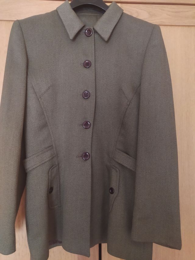 Conjunto falda y chaqueta