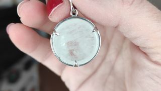 Colgante cuarzo blanco y acero