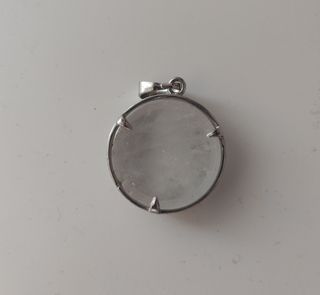 Colgante cuarzo blanco y acero