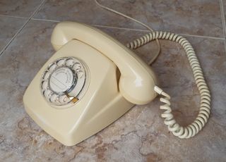Teléfono antiguo