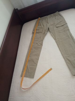 Pantalón cargo chico. verde militar claro.