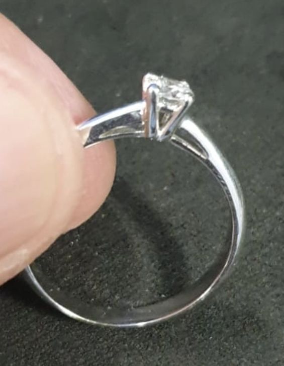 Anillo oro blanco y diamante SIN USO