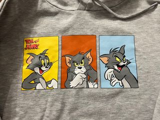 Vendo sudadera capucha gris TOM&JERRY