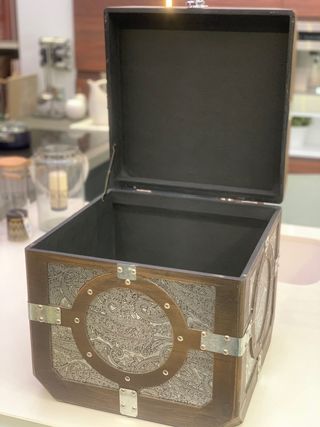 Baul de madera y metal nuevo a estrenar