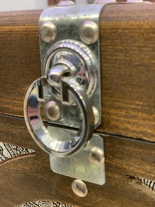 Baul de madera y metal nuevo a estrenar