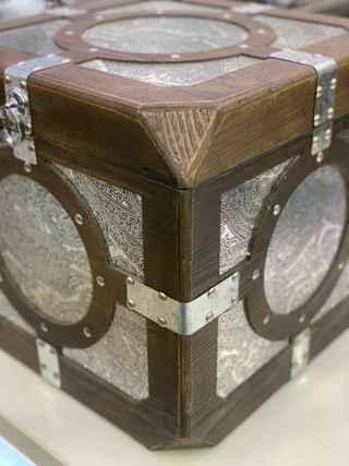 Baul de madera y metal nuevo a estrenar