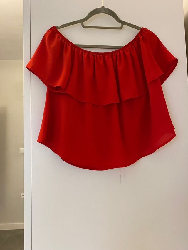 Top rojo. Stradivarius. Talla L