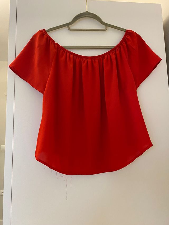 Top rojo. Stradivarius. Talla L