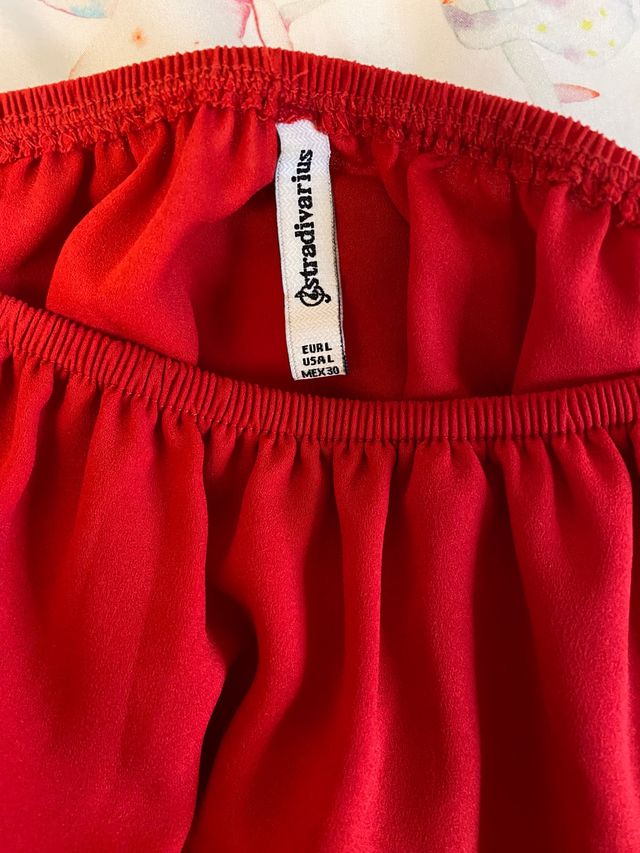 Top rojo. Stradivarius. Talla L