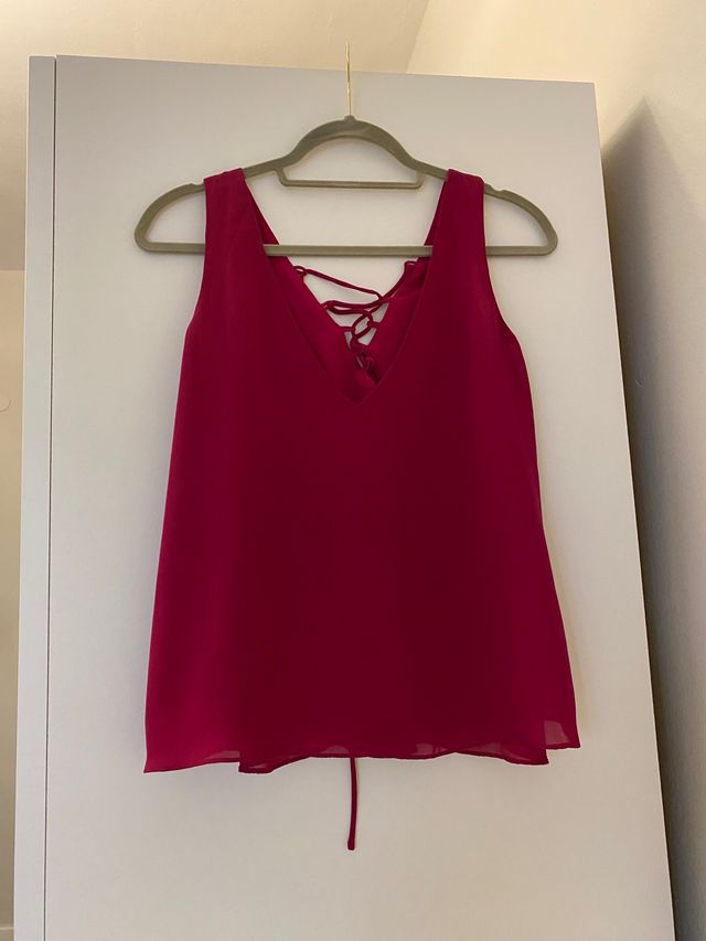 Blusa buganvilla. Stradivarius. Talla L
