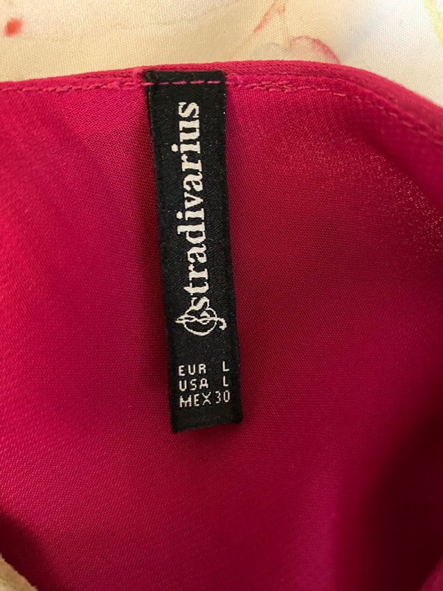 Blusa buganvilla. Stradivarius. Talla L