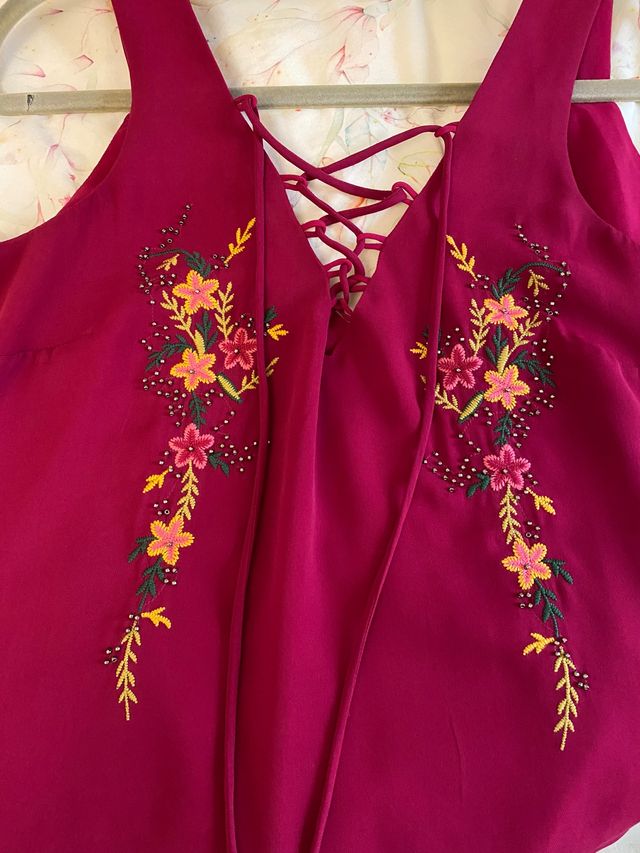 Blusa buganvilla. Stradivarius. Talla L