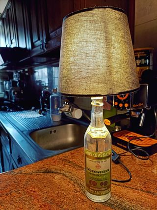 Lampada da tavolo vodka U.R.S.S.