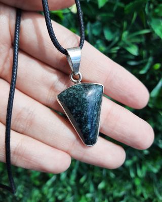 Colgante de Jade Jadeita y Plata de Ley.