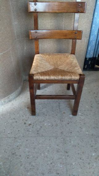 MESA BODEGA MACIZA DE 1.60X0.81 Y  SILLAS