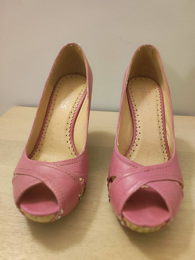 Sandalias cuña en rosa chicle