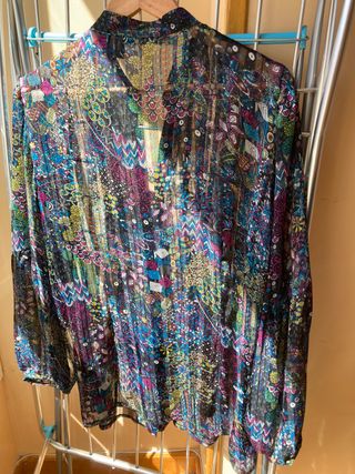 Blusa estampada. Talla 50.