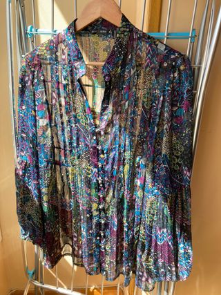 Blusa estampada. Talla 50.