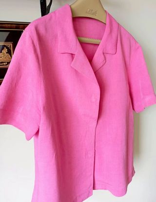 Camisa rosa manga corta. Talla M.