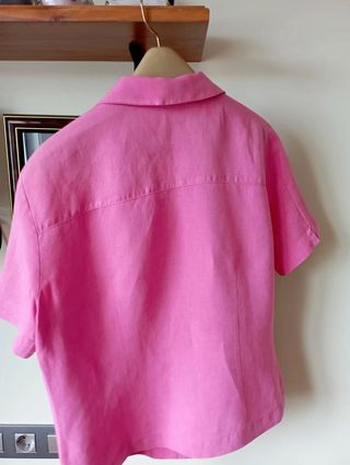 Camisa rosa manga corta. Talla M.
