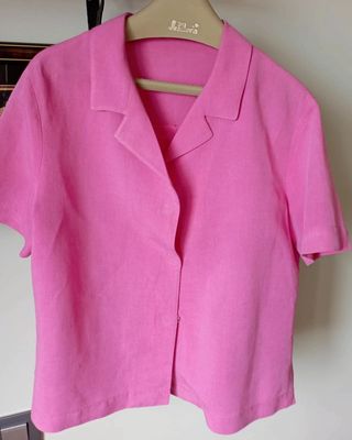 Camisa rosa manga corta. Talla M.