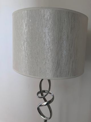 Lámpara de pie acero plateada