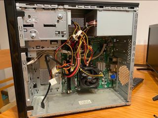 se vende torre ordenador,monitor,raton y teclado 