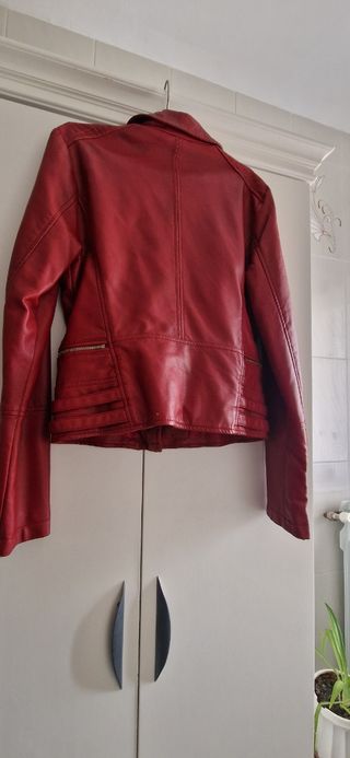 cazadora polipiel roja