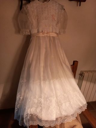Precioso vestido de comunión con cancán.