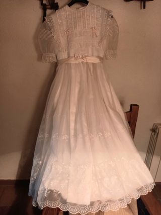 Precioso vestido de comunión con cancán.