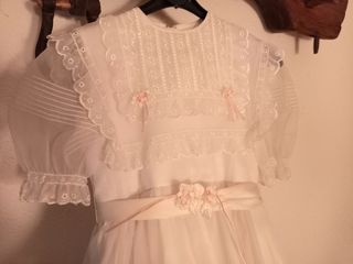 Precioso vestido de comunión con cancán.