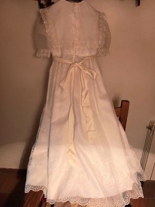 Precioso vestido de comunión con cancán.