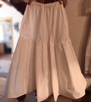 Precioso vestido de comunión con cancán.